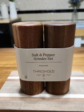 Threshold Salt&pepper Grinder Set